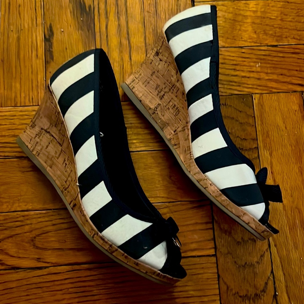 Almost new! Dexflex Comfort Wedges Size 7